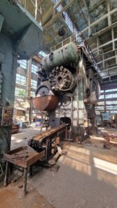 Pressa per stampaggio a caldo TMP Voronezh K8544 - 2500 ton (ID:S90045) - Dabrox.com