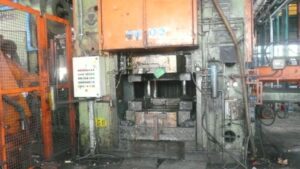 Pressa per stampaggio a caldo Smeral LZK 2500 - 2500 ton (ID:S75809) - Dabrox.com