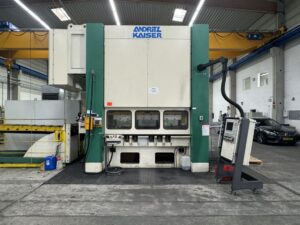Pressa per stampaggio Kaiser KSTU 3150 - 315 ton (ID:S89874) - Dabrox.com